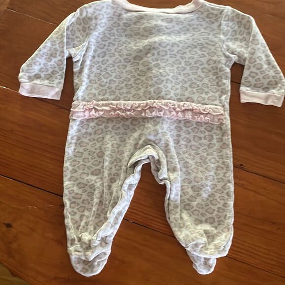 3-6 month Baby Gear pink & white snap footed pajamas w/cheetah print - Picture 9 of 13